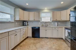 110 Lake View Rd, Cranston, RI 02920 - Photo 10