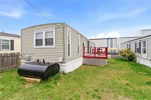 11 East Dr, East Providence, RI 02916 - Photo 4