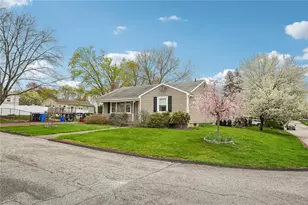 87 Evergreen St, Cumberland, RI 02864 - Photo 2