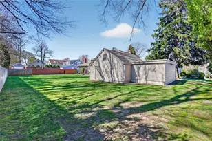 2338 Cranston St, Cranston, RI 02920 - Photo 34
