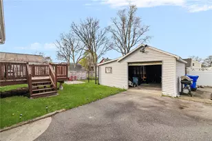 156 Putnam St, East Providence, RI 02914 - Photo 2