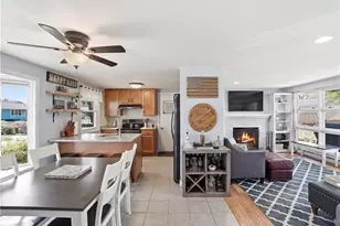 17 Gloucester St, Warwick, RI 02886 - Photo 6