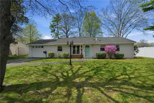 17 Gloucester St, Warwick, RI 02886 - Photo 2