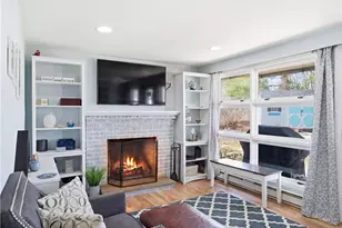 17 Gloucester St, Warwick, RI 02886 - Photo 16