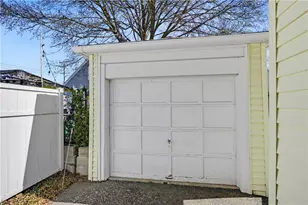 122 Caporal St, Cranston, RI 02910 - Photo 6