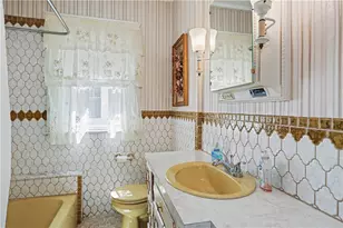 122 Caporal St, Cranston, RI 02910 - Photo 16