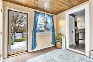 104 Larkin Ave, Warwick, RI 02886 - Photo 4