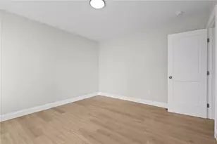804 Douglas Ave, Providence, RI 02908 - Photo 12