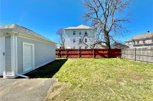 44 Bellevue Ave, Pawtucket, RI 02861 - Photo 42