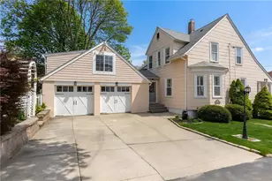 29 Burnett Rd, Warwick, RI 02889 - Photo 2