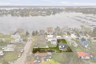 9 Leslie Ave, Barrington, RI 02806 - Photo 2