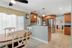 27 Old Meadow Ln, Cumberland, RI 02864 - Photo 8