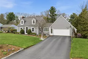 27 Old Meadow Ln, Cumberland, RI 02864 - Photo 2