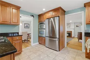 27 Old Meadow Ln, Cumberland, RI 02864 - Photo 10