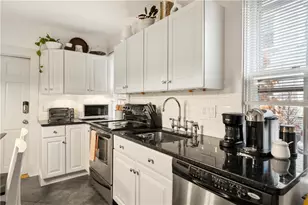 33 Marsh St, Newport, RI 02840 - Photo 6