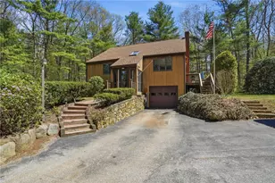 35 Fanning Ln, Smithfield, RI 02828 - Photo 2