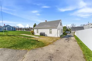 528 Metacom Ave, Bristol, RI 02809 - Photo 34