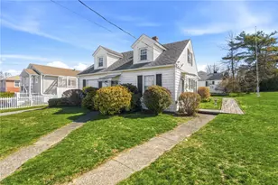 528 Metacom Ave, Bristol, RI 02809 - Photo 4