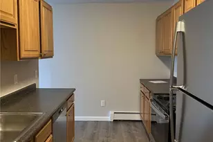 3 Admiralty Dr, Middletown, RI 02842 - Photo 2