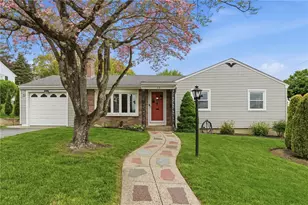 13 Garden Dr, Lincoln, RI 02865 - Photo 1