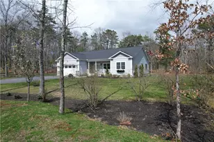 40 Stag Cir, Charlestown, RI 02813 - Photo 2