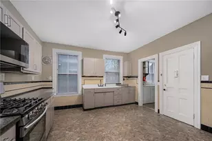 22 Sycamore St, Providence, RI 02909 - Photo 18