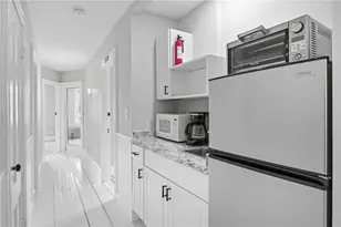 241 Pleasant St, Providence, RI 02906 - Photo 22
