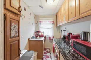 880 Douglas Ave, Providence, RI 02908 - Photo 12