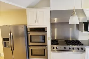 16 Clearview Ave, Portsmouth, RI 02871 - Photo 2