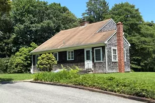 21 Smith St, Bristol, RI 02809 - Photo 2