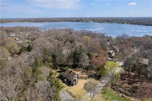 21 Smith St, Bristol, RI 02809 - Photo 2