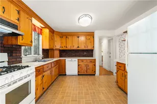 21 Smith St, Bristol, RI 02809 - Photo 8