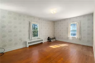 21 Smith St, Bristol, RI 02809 - Photo 4