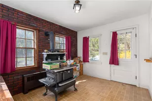 21 Smith St, Bristol, RI 02809 - Photo 8