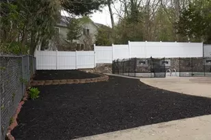 27 Campbell St St, West Warwick, RI 02893 - Photo 4