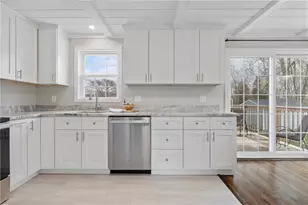 25 Overhill Rd, Warren, RI 02885 - Photo 8
