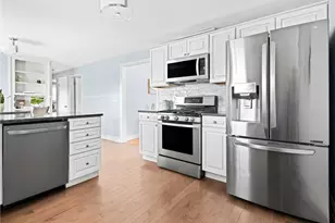 198 Asylum Rd, Warwick, RI 02886 - Photo 12