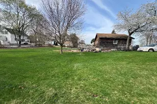11 Lilac Ave, Woonsocket, RI 02895 - Photo 4