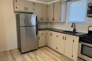 33 St Elizabeth St, Bristol, RI 02809 - Photo 2
