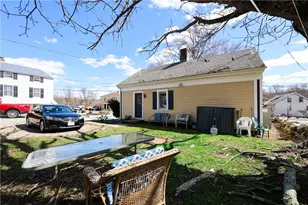 196 Simmonsville Ave, Johnston, RI 02919 - Photo 16