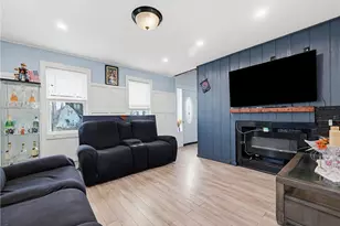 196 Simmonsville Ave, Johnston, RI 02919 - Photo 8