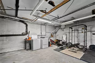 43 Longwood Ave, Providence, RI 02908 - Photo 20