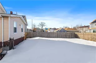 103 Newton St, Pawtucket, RI 02860 - Photo 8