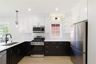 35 Mt Pleasant Ave, Providence, RI 02908 - Photo 8