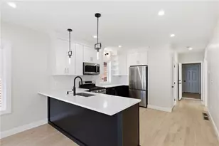 35 Mt Pleasant Ave, Providence, RI 02908 - Photo 10