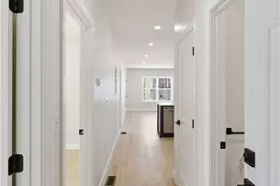 35 Mt Pleasant Ave, Providence, RI 02908 - Photo 18