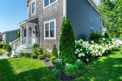 19 Eustis Avenue, Newport, RI 02840 - Photo 2