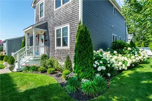 19 Eustis Ave, Newport, RI 02840 - Photo 2