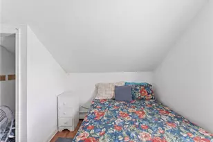 146 Althea St, Providence, RI 02907 - Photo 20
