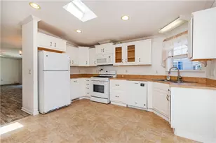 40 Campbell Cir, East Greenwich, RI 02818 - Photo 10